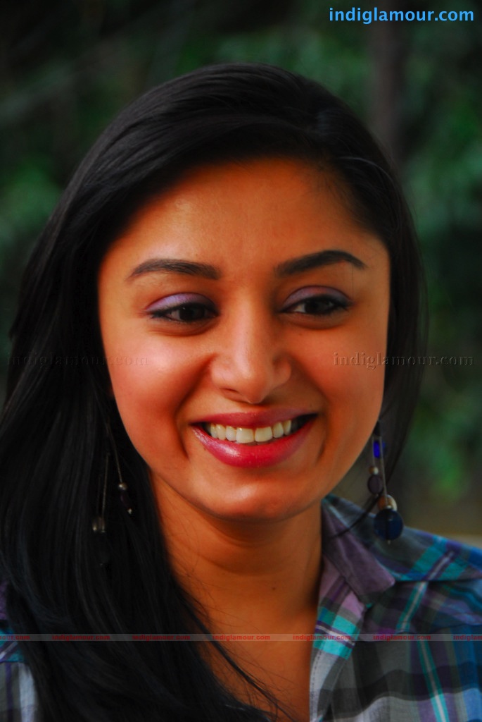 Deepika Parmar in Blue Actress hd photo
