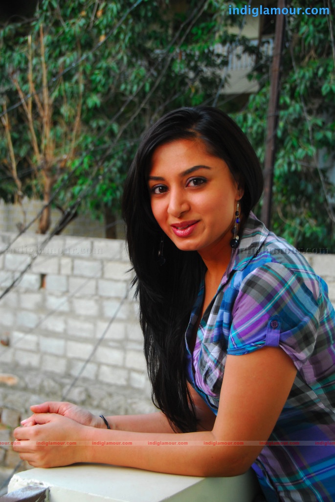 Deepika Parmar in Blue Actress hd photo