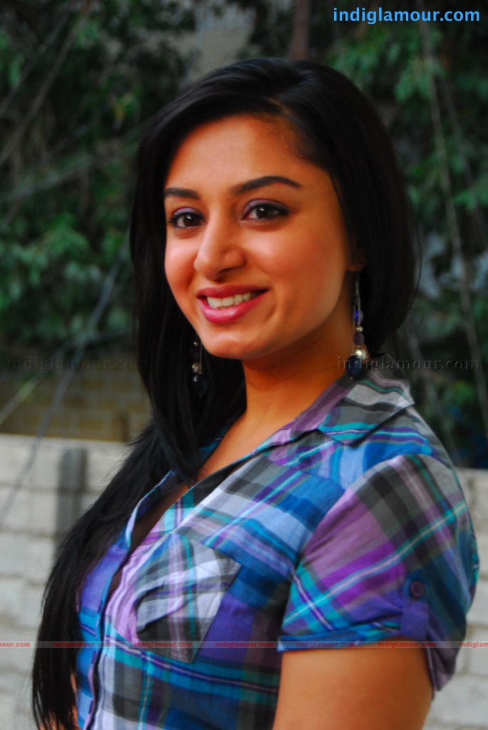 Deepika Parmar in Blue Actress hd photo