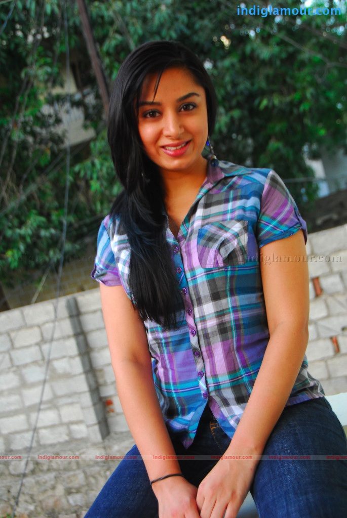 Deepika Parmar in Blue Actress hd photo