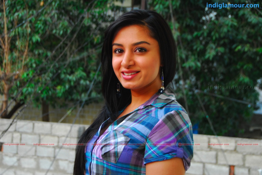 Deepika Parmar in Blue Actress hd photo