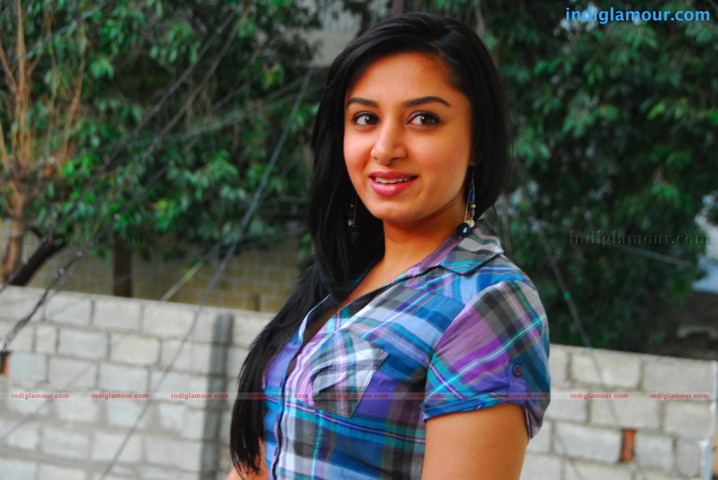 Deepika Parmar in Blue Actress hd photo