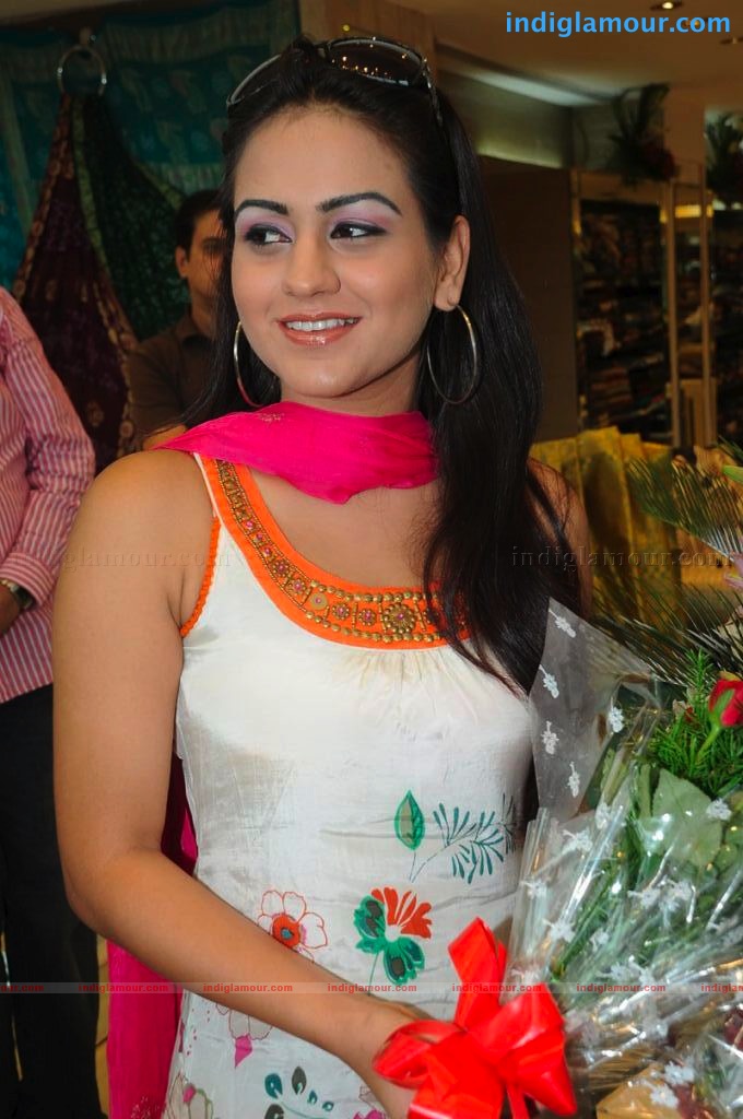 Aksha Actress hd photo