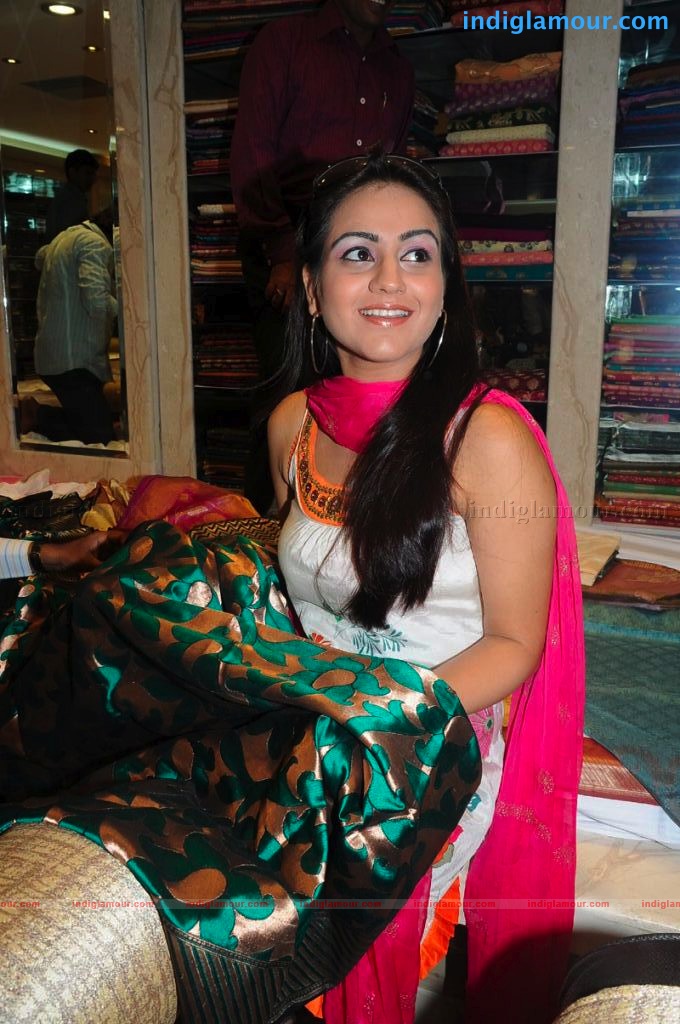 Aksha Actress hd photo