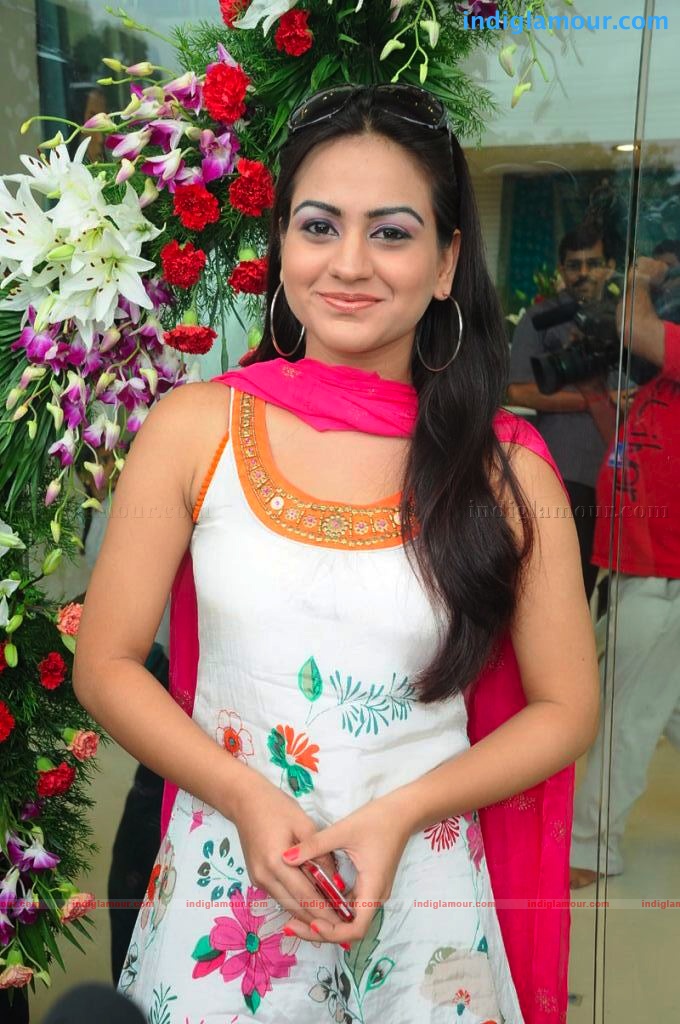 Aksha Actress hd photo