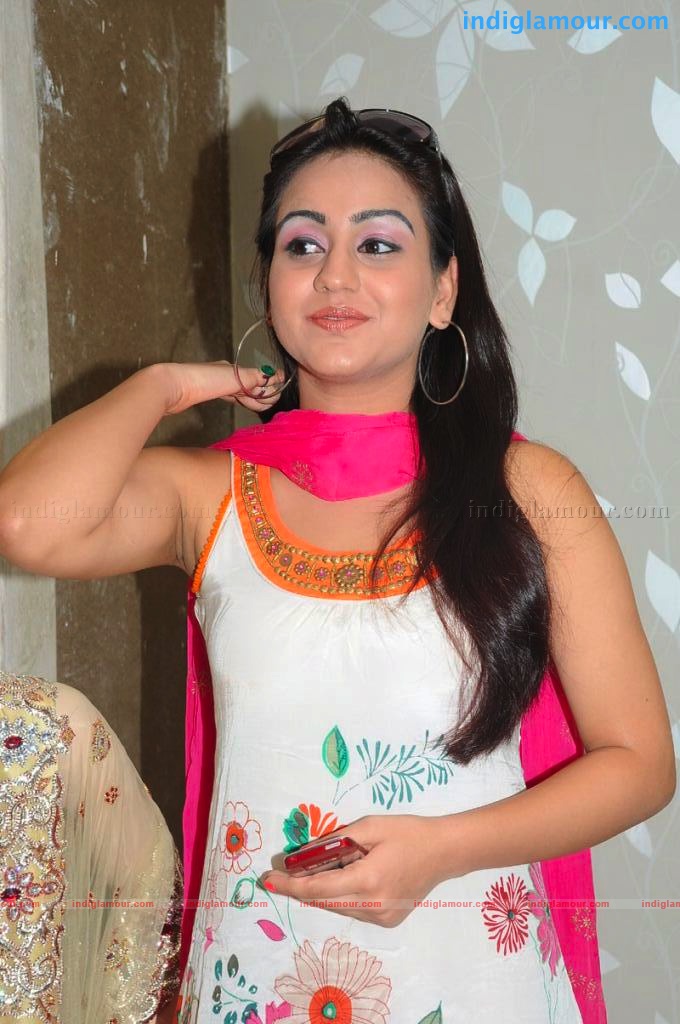 Aksha Actress hd photo