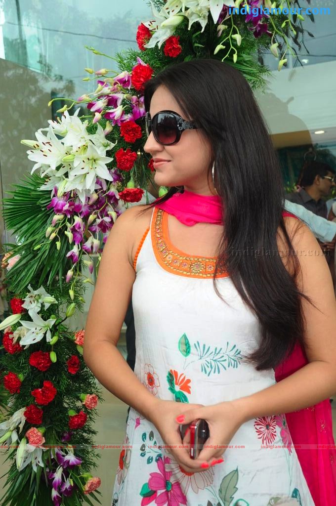 Aksha Actress hd photo