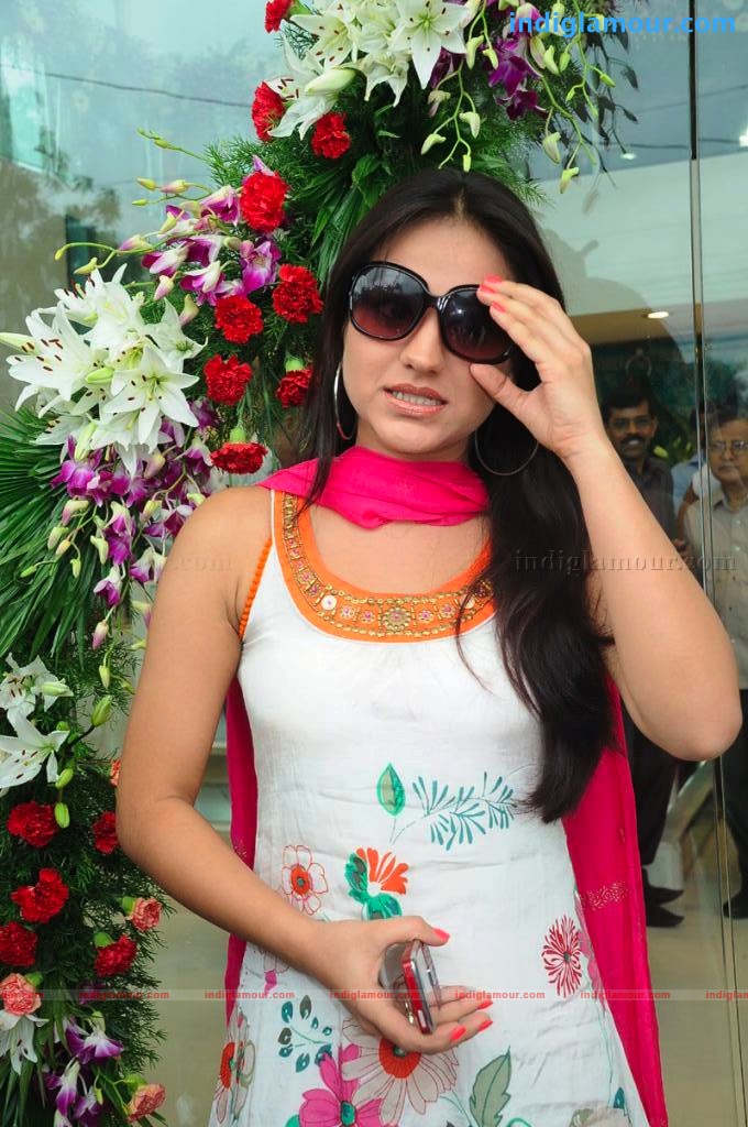 Aksha Actress hd photo