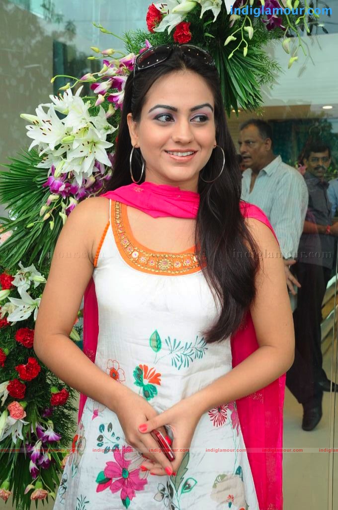 Aksha Actress hd photo