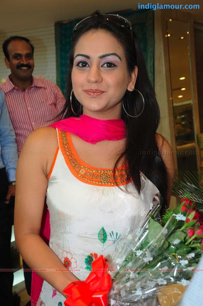 Aksha Actress hd photo