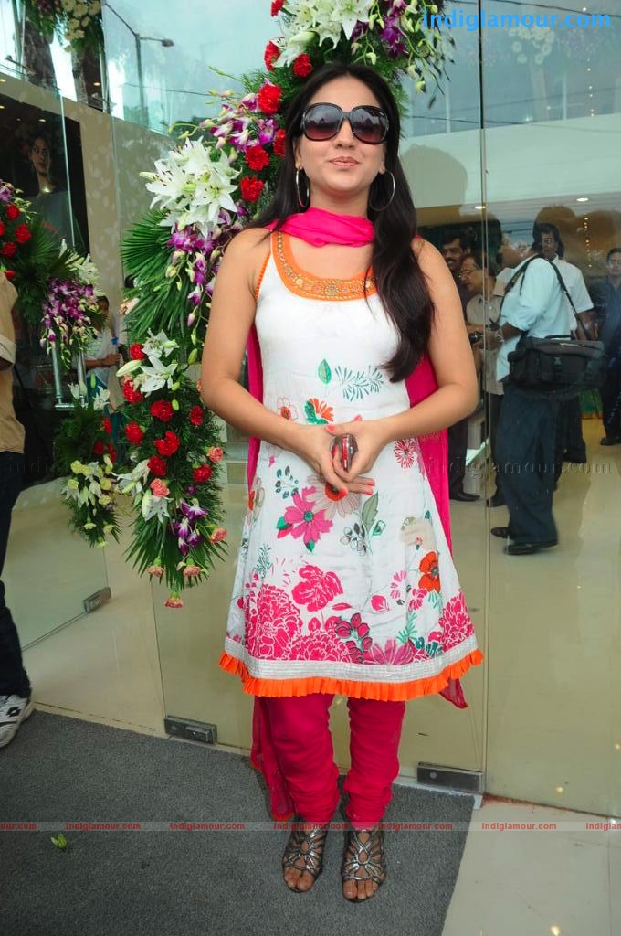 Aksha Actress hd photo