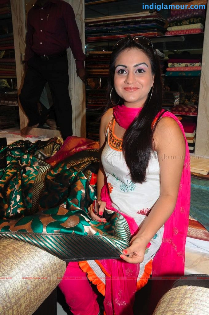 Aksha Actress hd photo