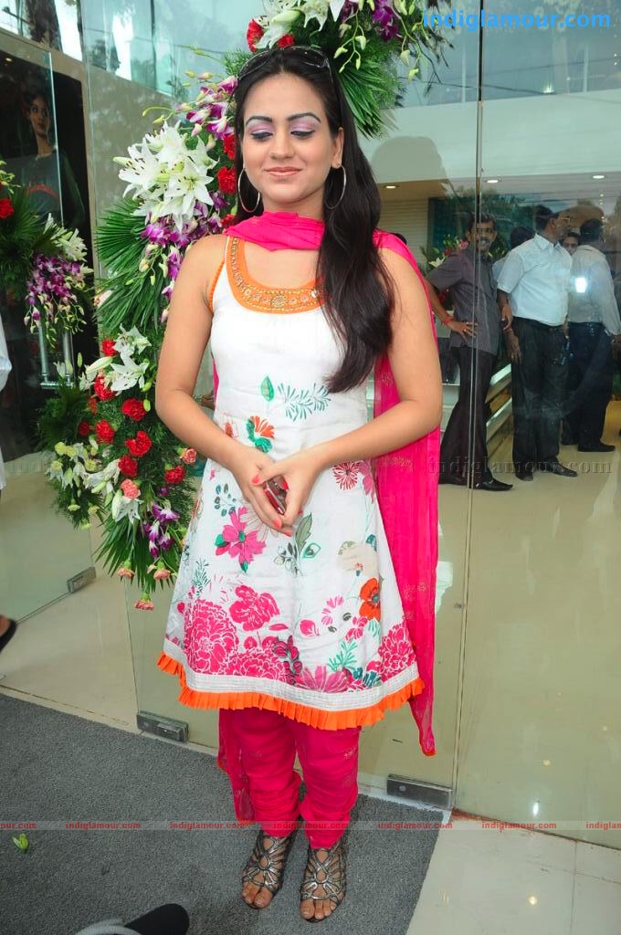 Aksha Actress hd photo