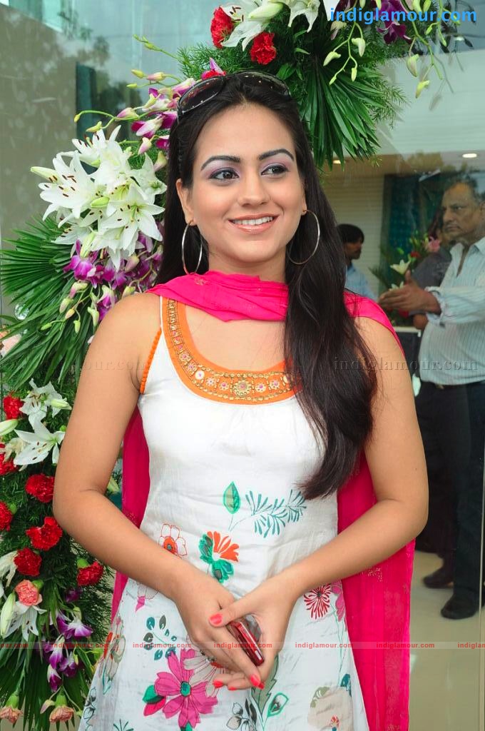 Aksha Actress hd photo