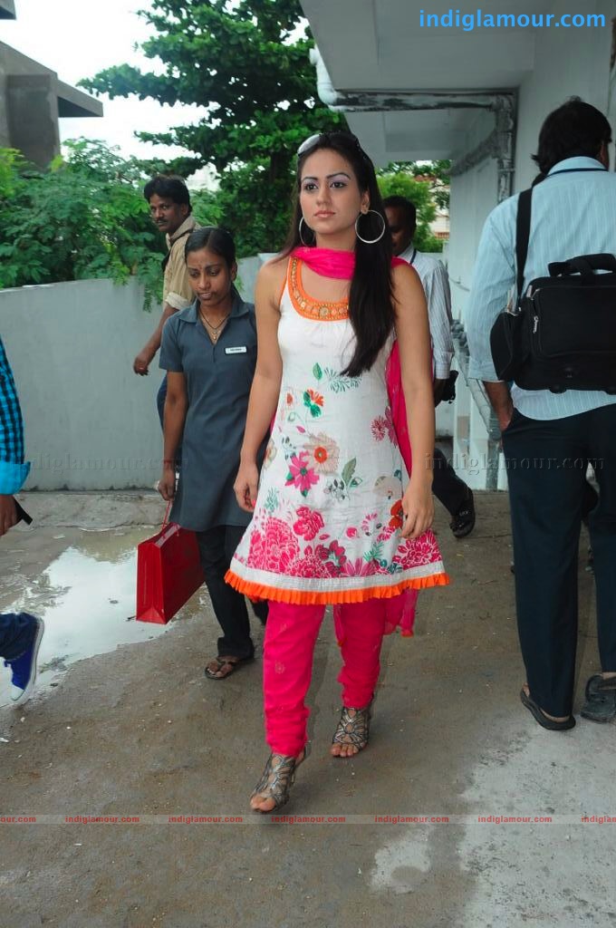 Aksha Actress hd photo