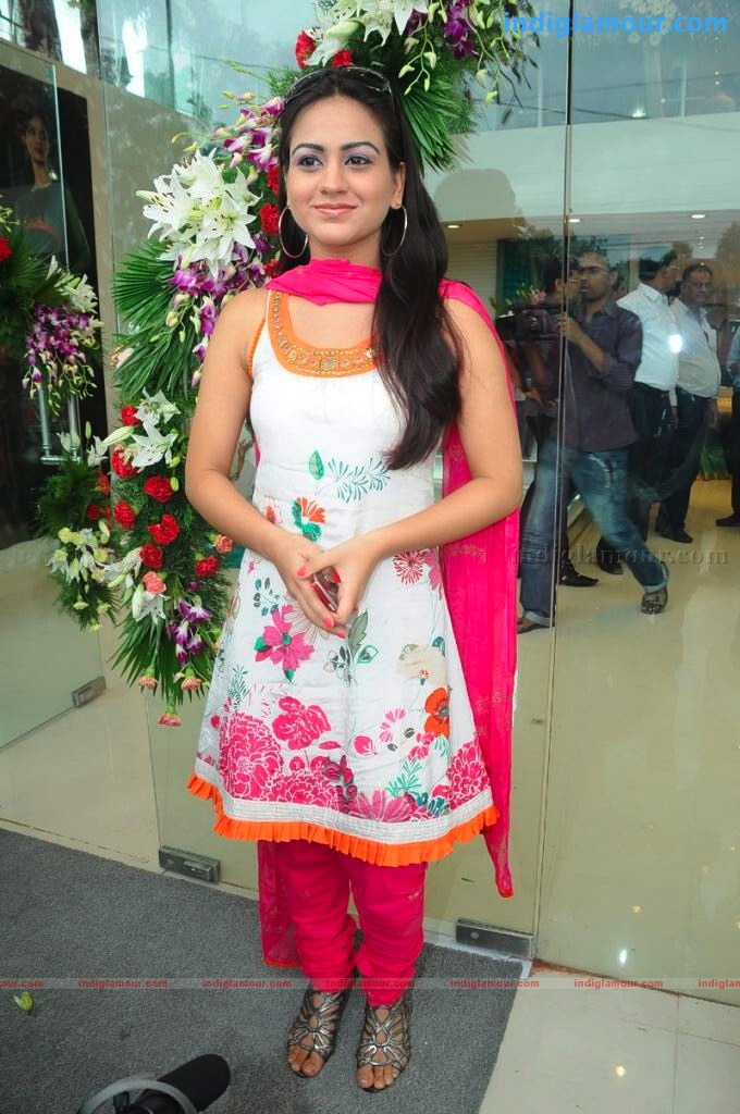 Aksha Actress hd photo