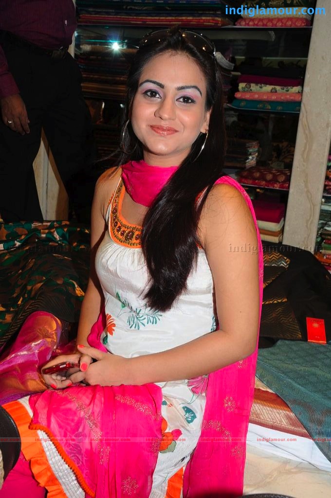 Aksha Actress hd photo