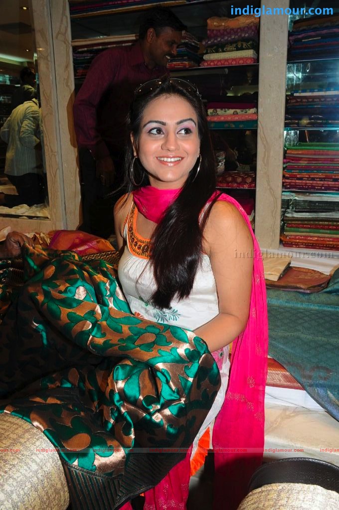 Aksha Actress hd photo