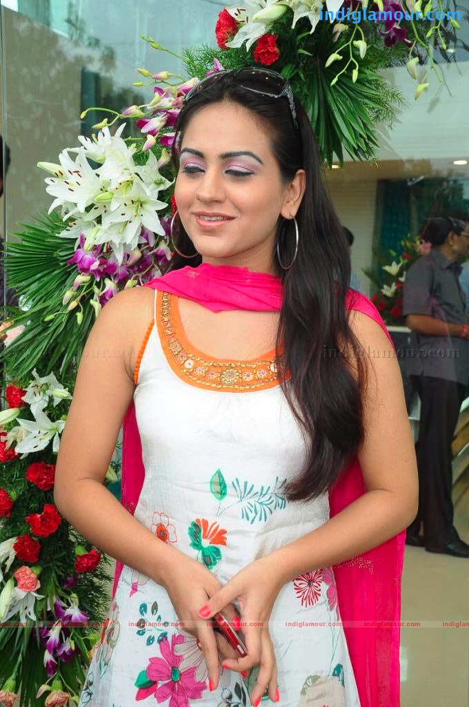 Aksha Actress hd photo