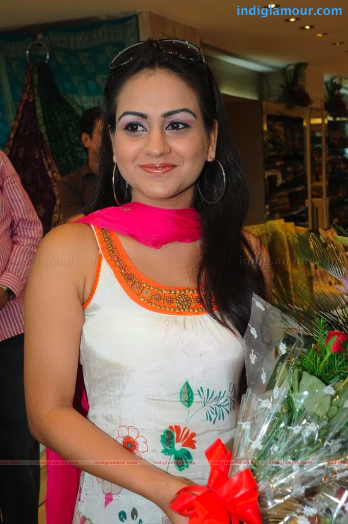 Aksha Actress hd photo