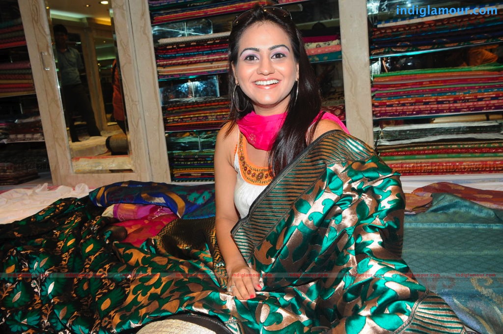 Aksha Actress hd photo