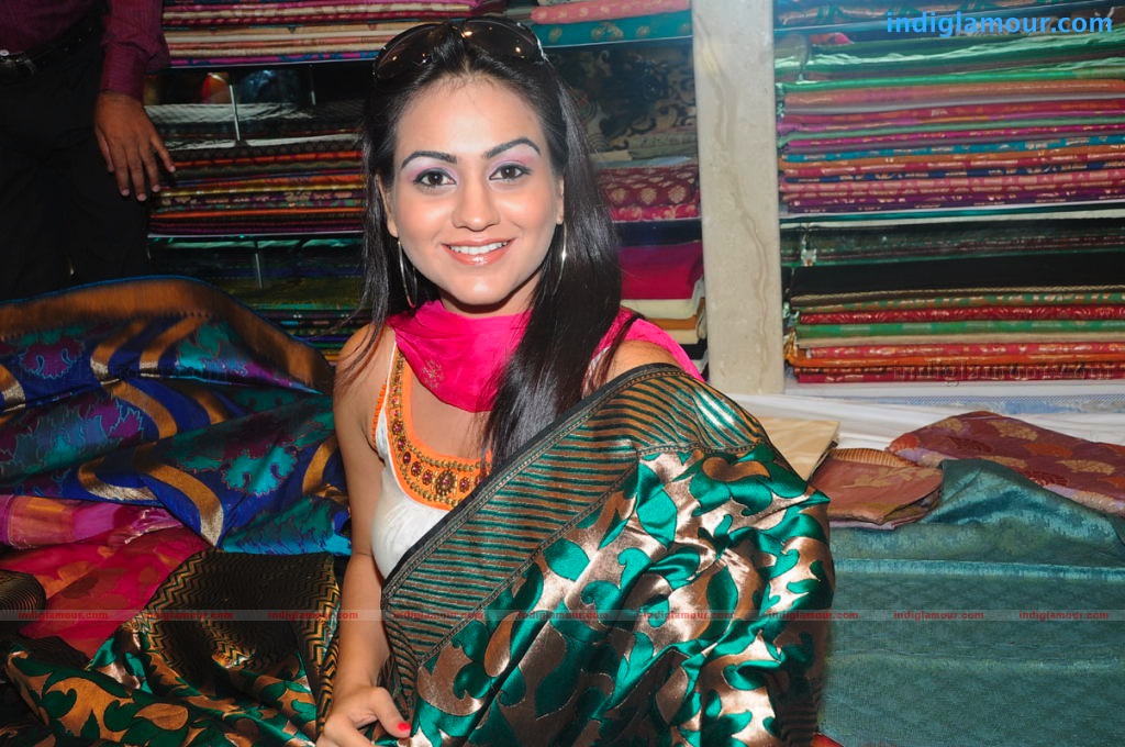 Aksha Actress hd photo