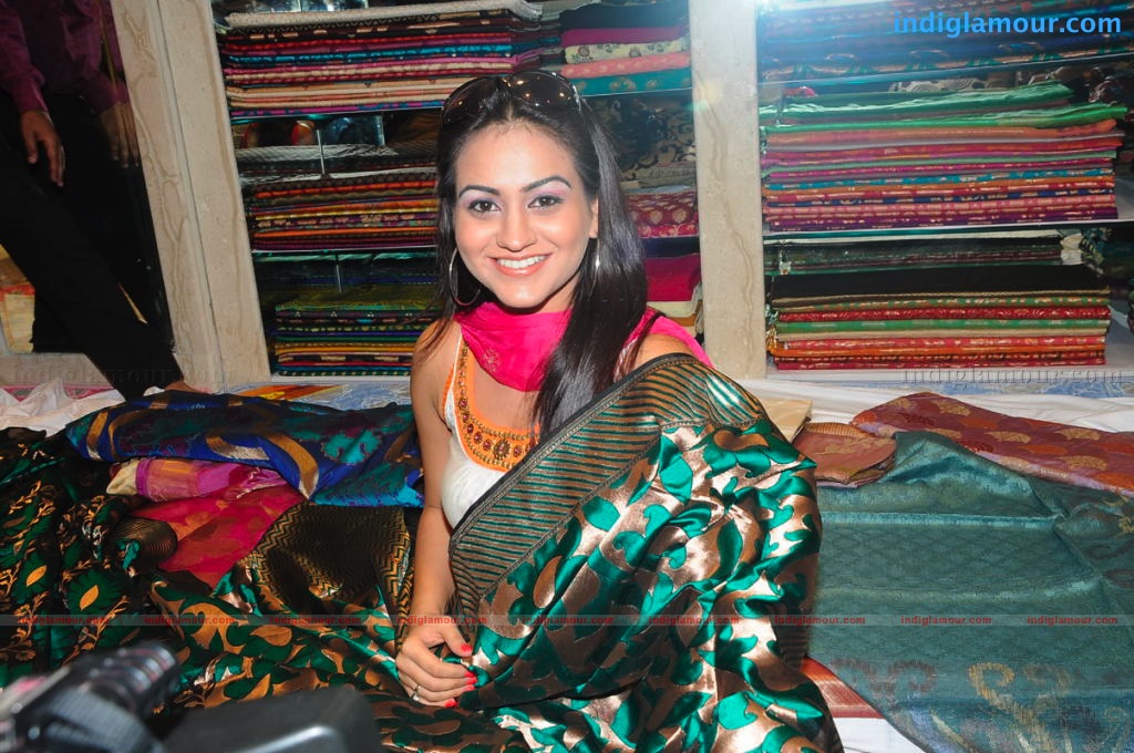 Aksha Actress hd photo