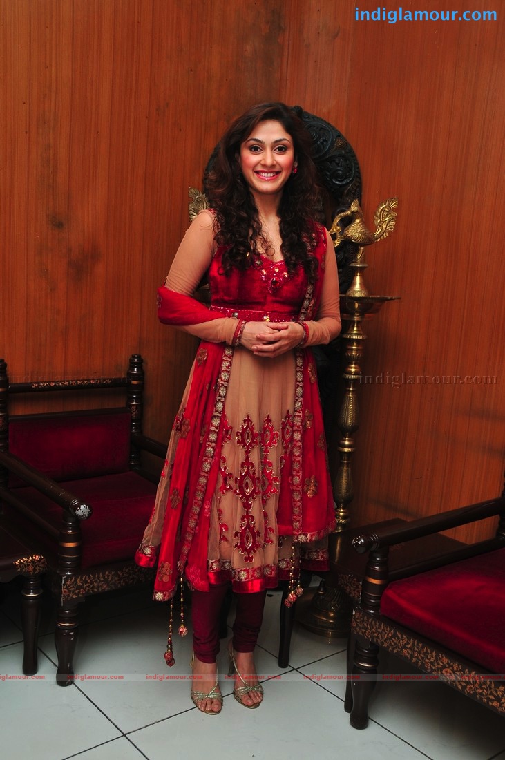 Manjari Fadnis in Red Actress hd photo