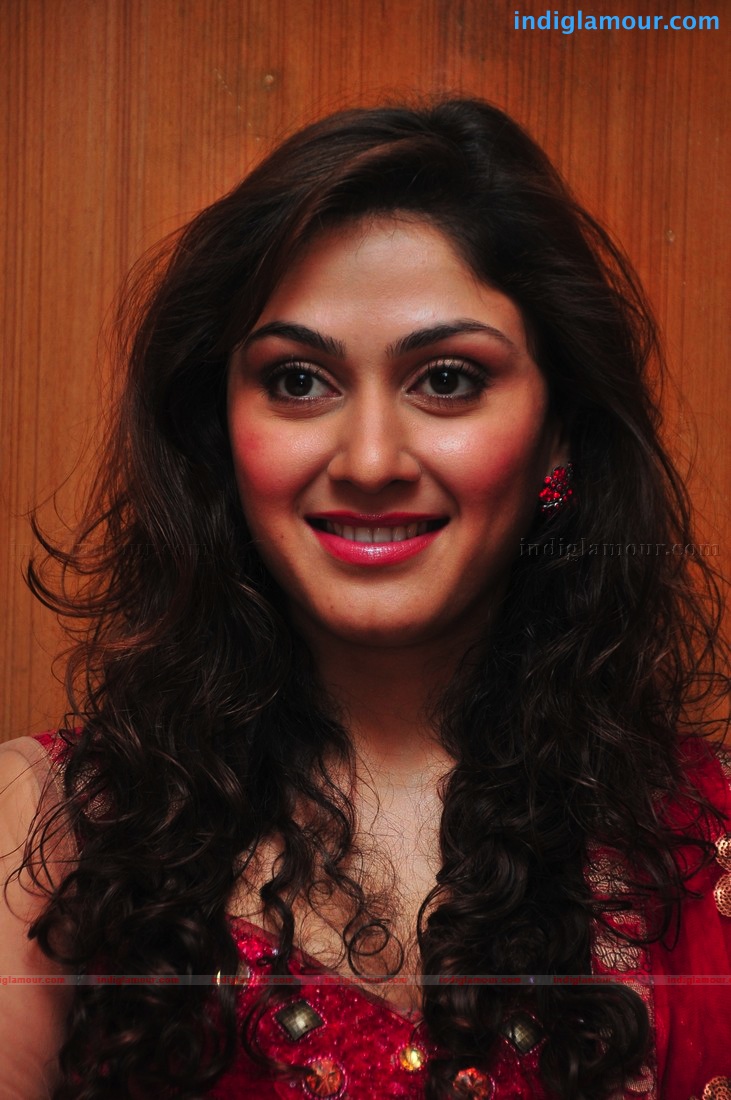 Manjari Fadnis in Red Actress hd photo