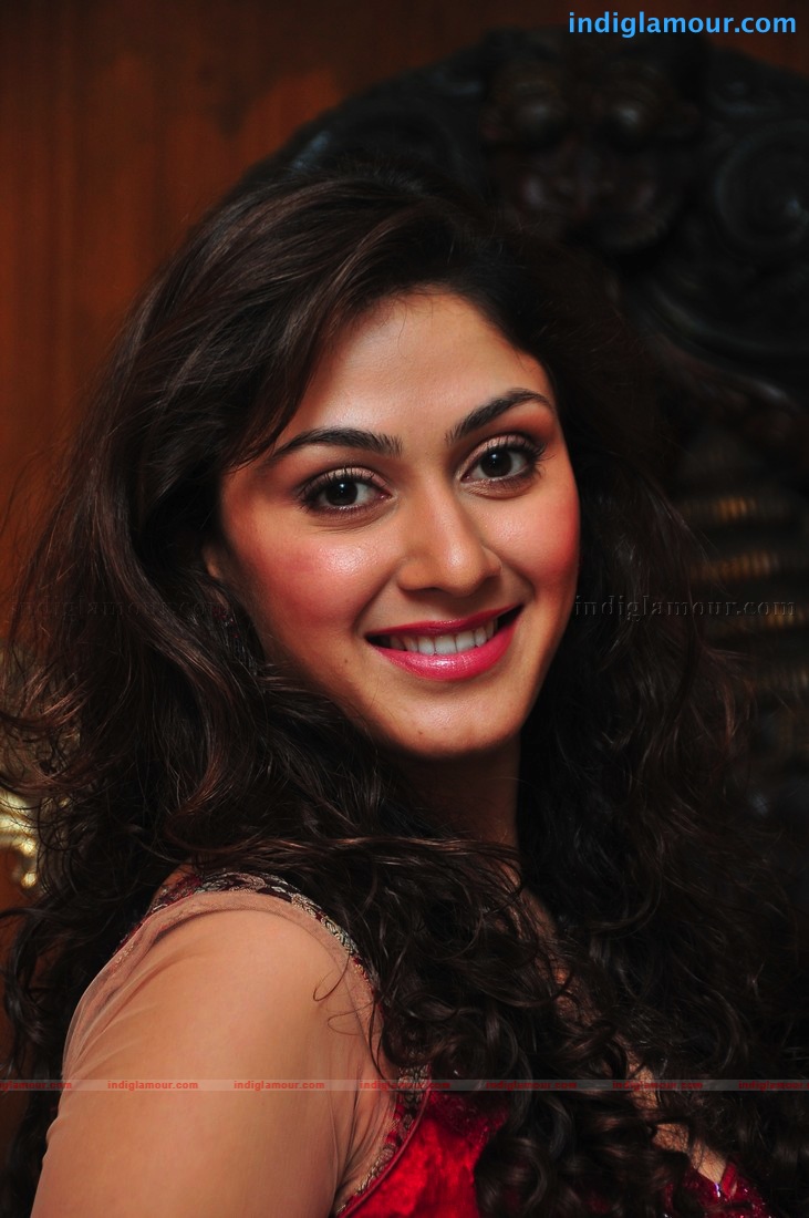 Manjari Fadnis in Red Actress hd photo