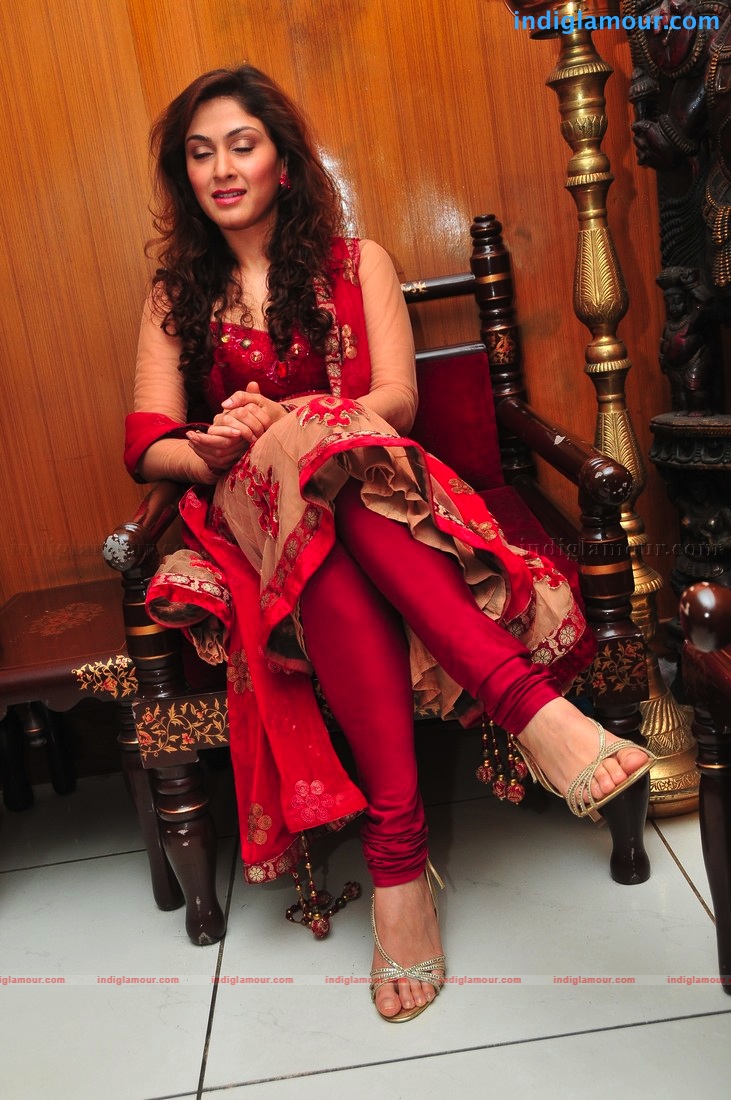 Manjari Fadnis in Red Actress hd photo