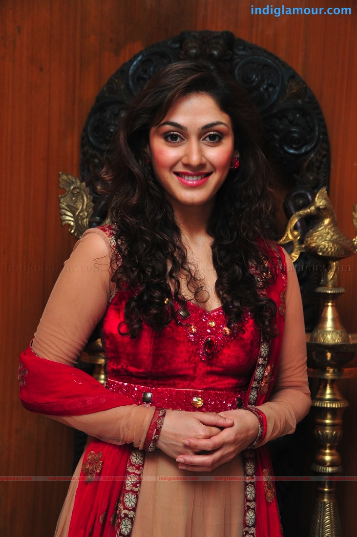 Manjari Fadnis in Red Actress hd photo