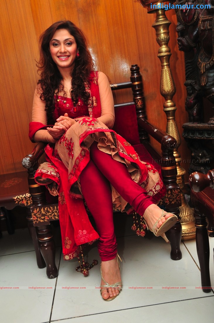 Manjari Fadnis in Red Actress hd photo