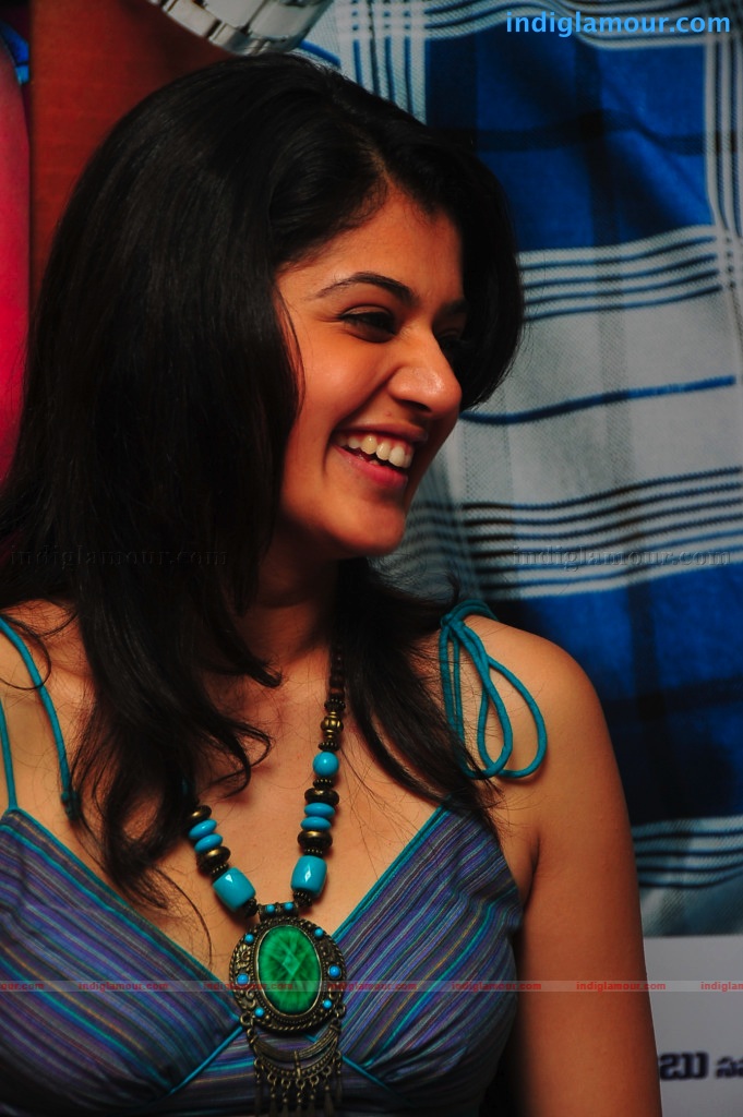 Tapsee Actress hd photo