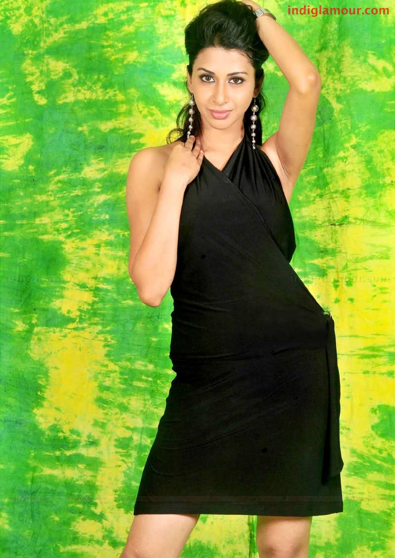Gayatri Iyer Actress hd photo