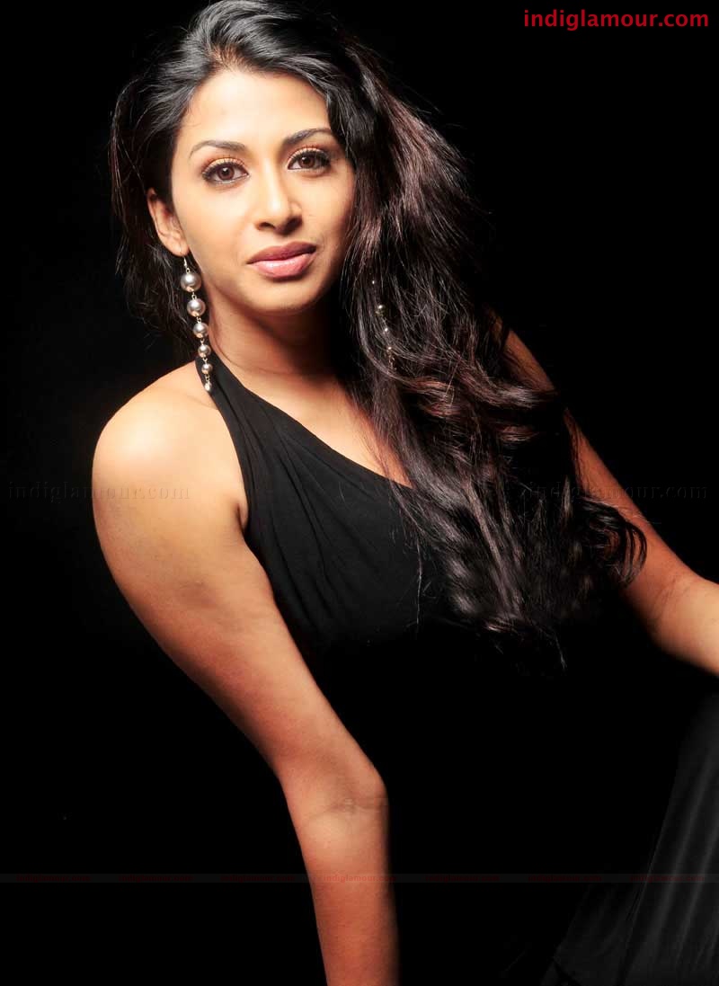 Gayatri Iyer Actress hd photo