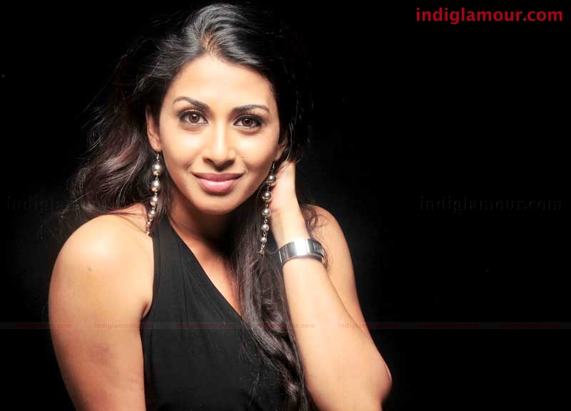 Gayatri Iyer Actress hd photo