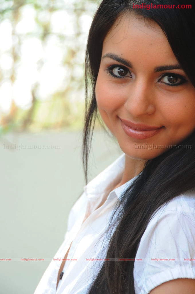Aparna Sharma Actress hd photo