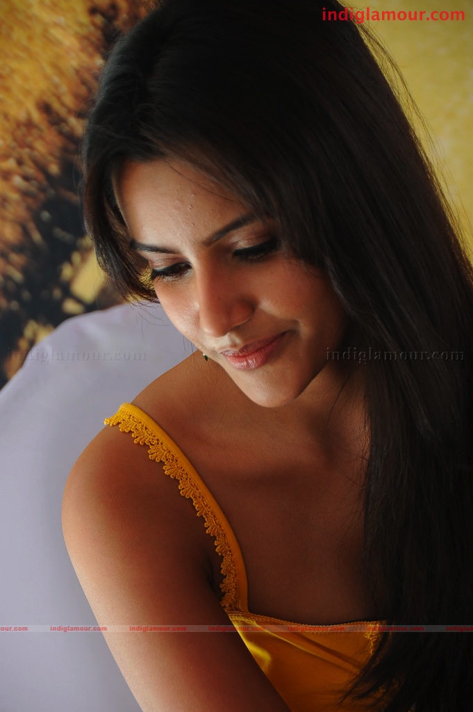 Priya Anand Actress hd photo