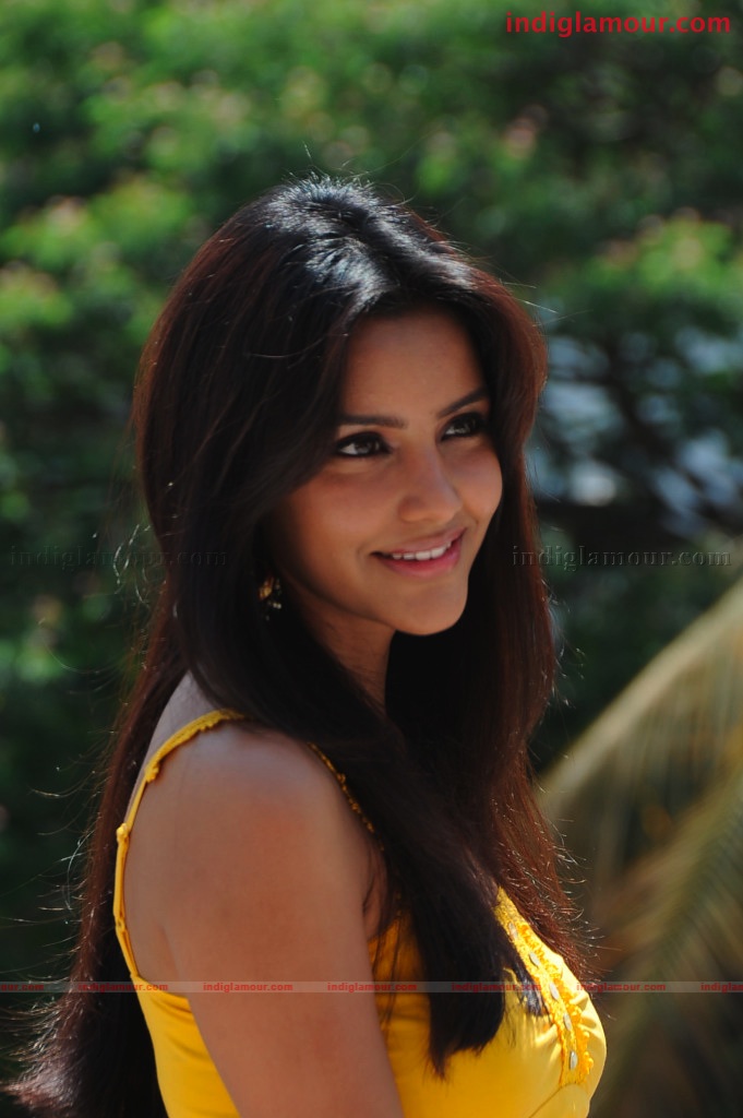 Priya Anand Actress hd photo