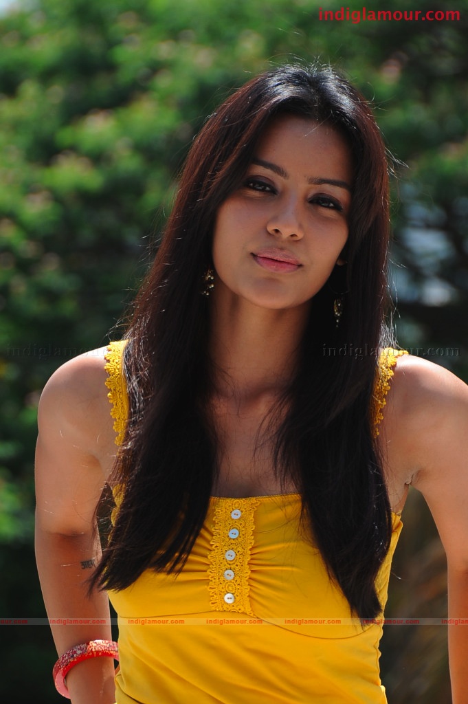 Priya Anand Actress hd photo