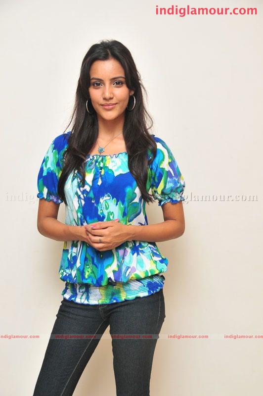Priya Anand Actress hd photo