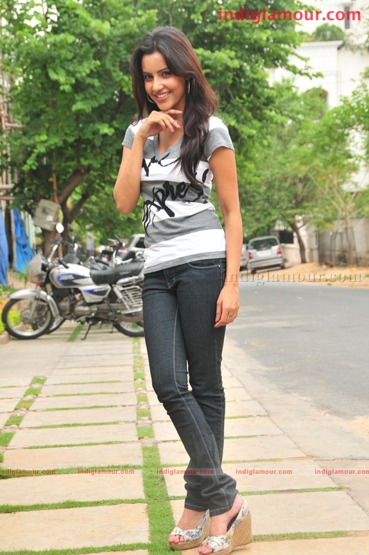 Priya Anand Actress hd photo