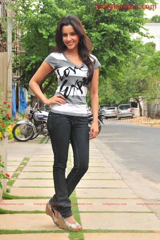 Priya Anand Actress hd photo