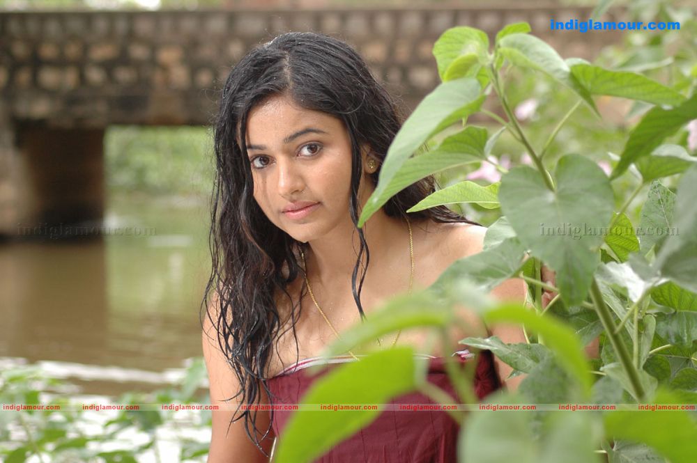 Poonam Bajwa Actress hd photo