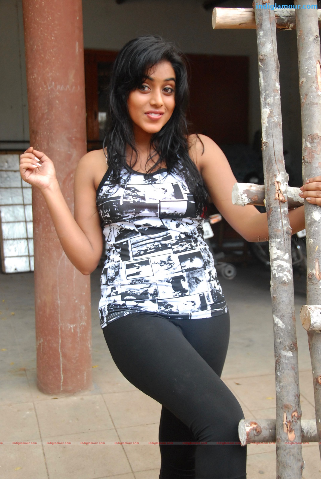 Poorna Actress hd photo