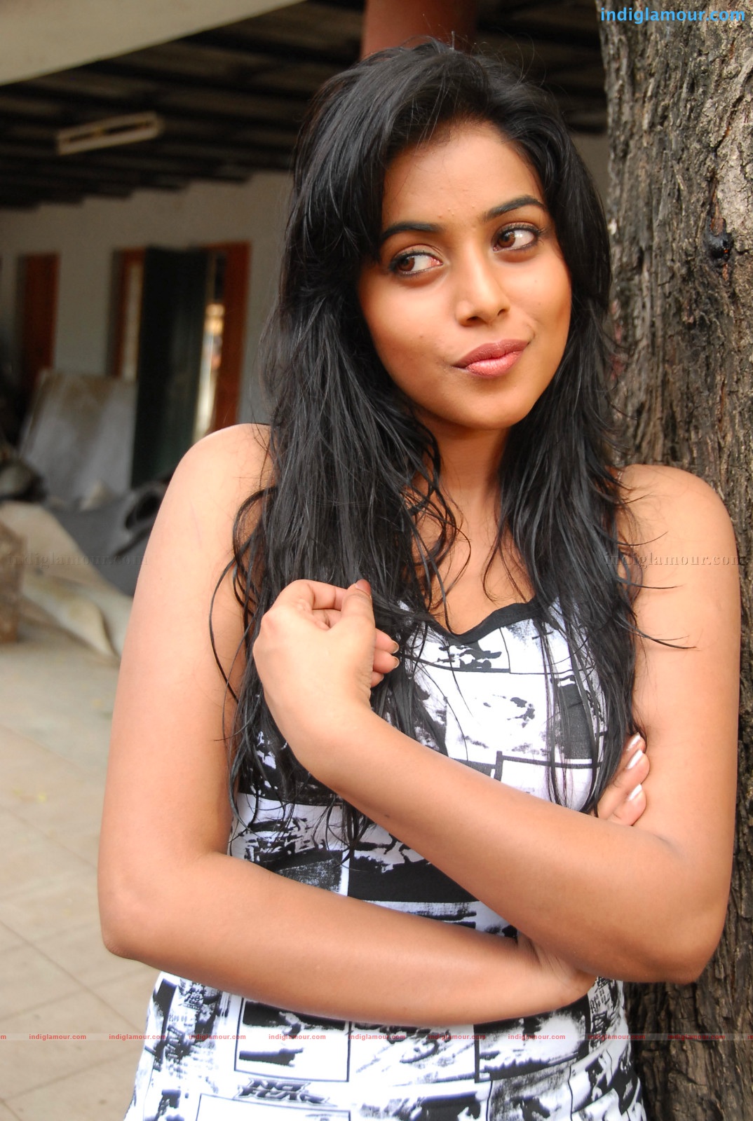 Poorna Actress hd photo