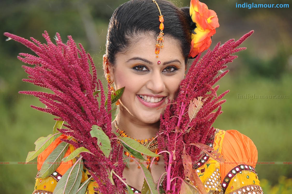 Tapsee Actress hd photo