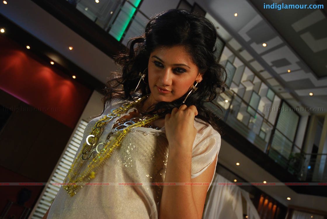 Tapsee Actress hd photo