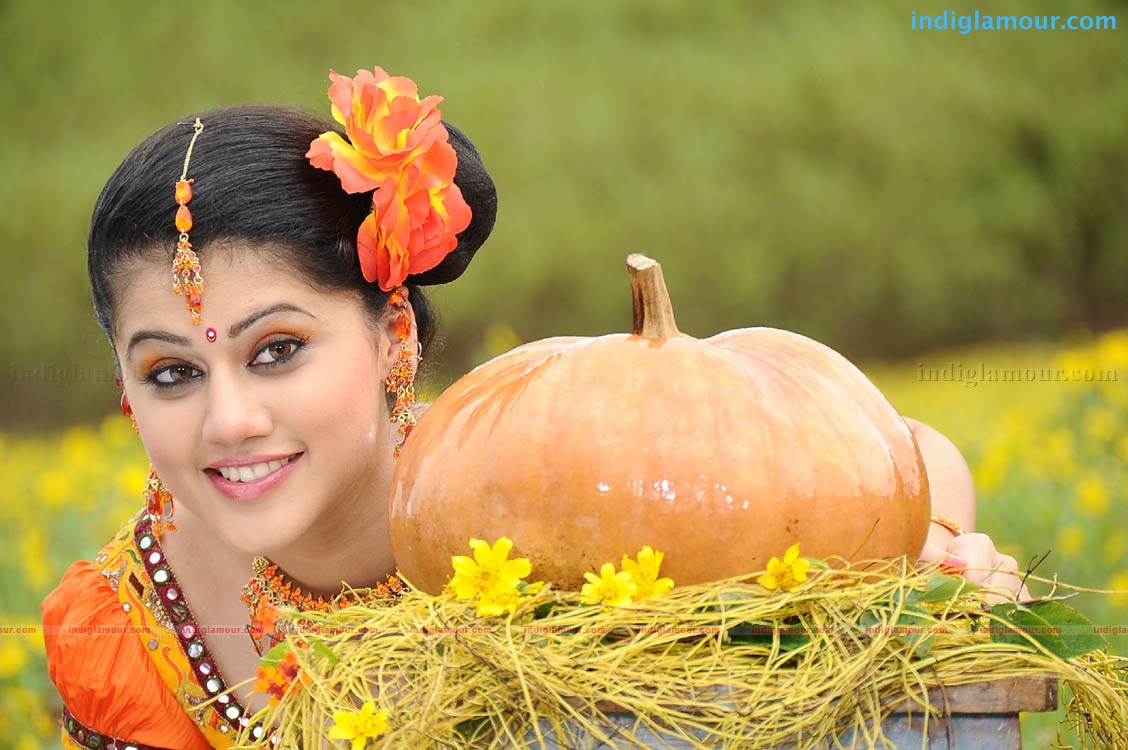 Tapsee Actress hd photo